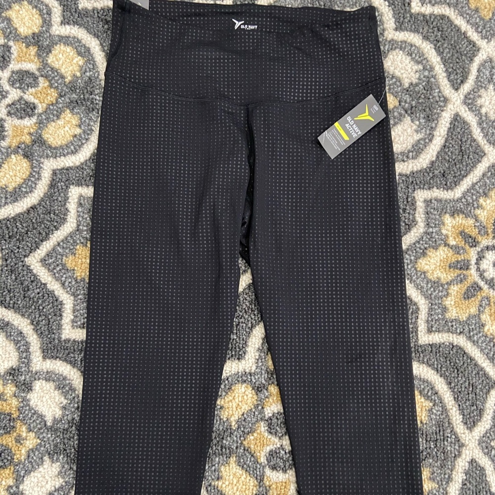 Old navy cropped yoga pants